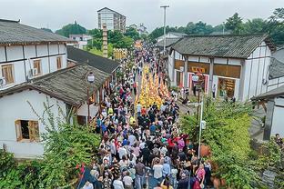 纳斯谈赢球：球员在场上会努力执行我们训练的内容 这取得了回报